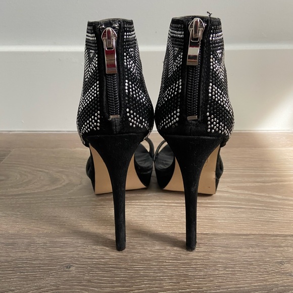Gorgeous studded heels - Picture 3 of 3